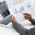 Teciomar Ábila explica qual o melhor investimento para iniciantes: Tesouro Direto, CDB ou ações?