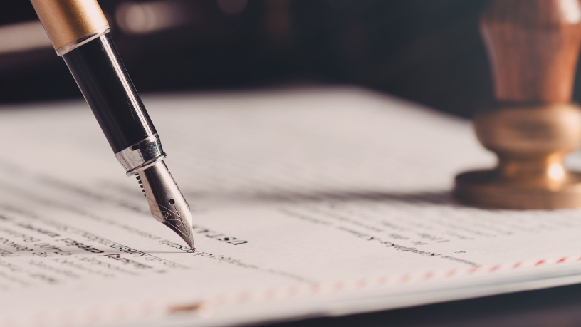 Experiência em Direito contratual: Confiança como base das relações, garantindo clareza e proteção nas negociações. Trabalho desenvolvido por Hebron Costa Cruz de Oliveira.